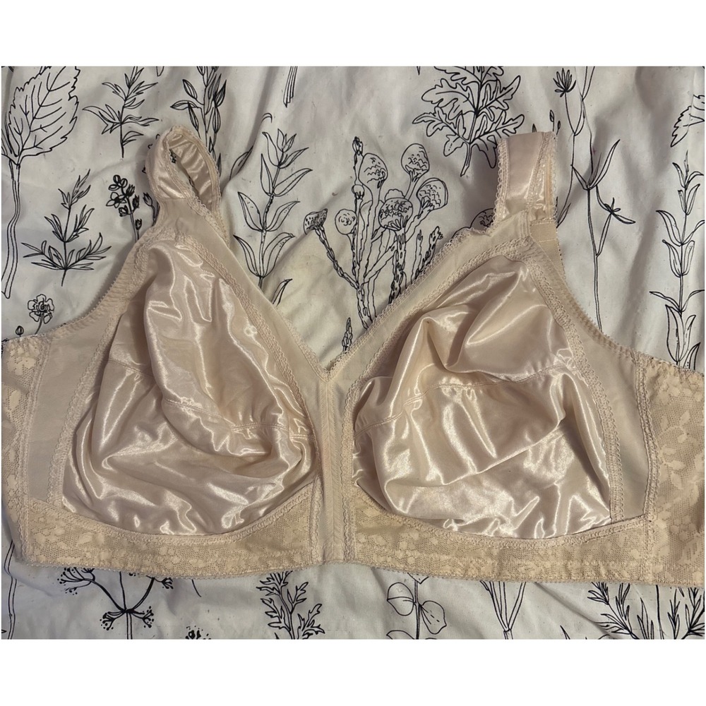 Playtex 18hr Full Figure Beige Ultimate Shoulder Comfort Wirefree Bra, Size 52D